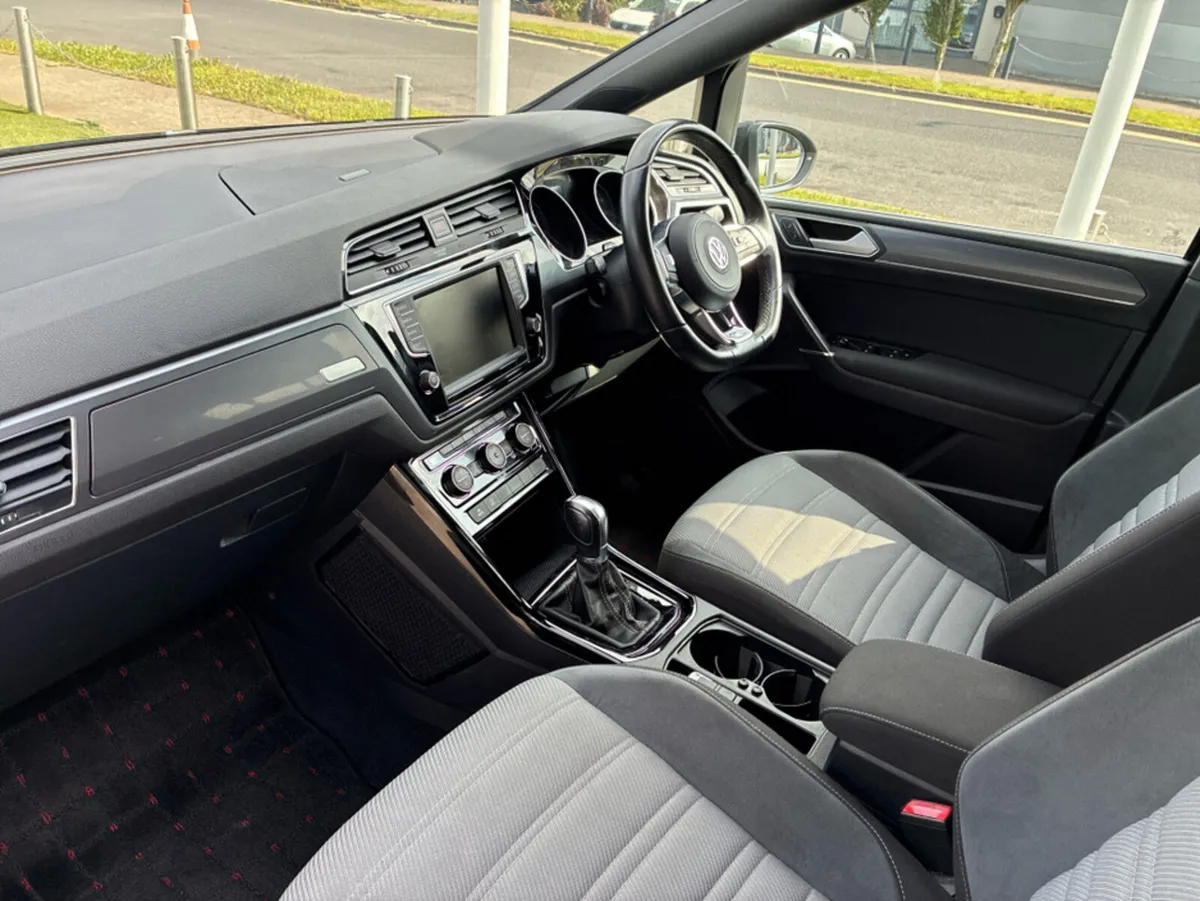 Volkswagen Touran 1.4L Petrol Automatic TSI R-Line - Image 3