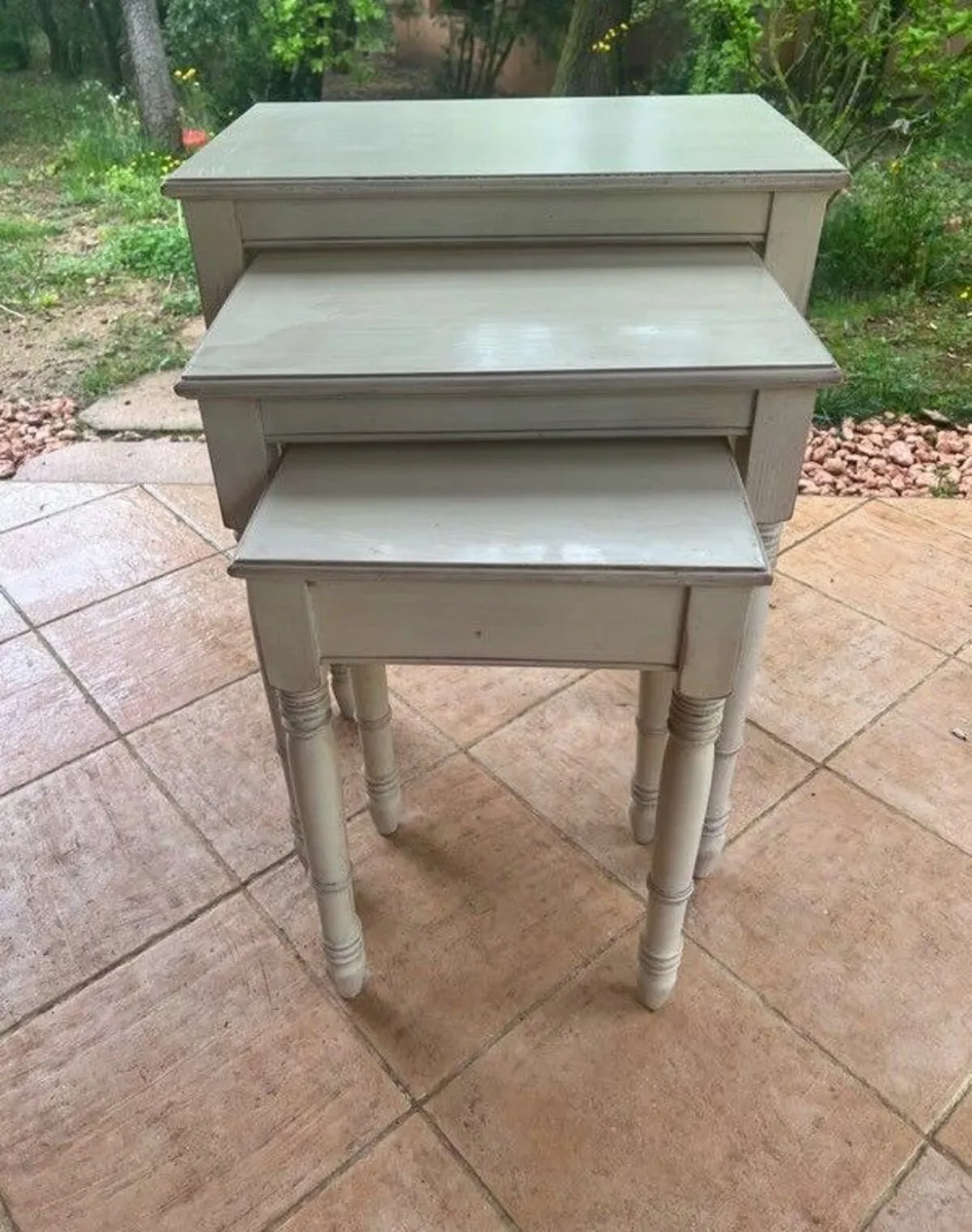 Country corner nest of tables - Image 2