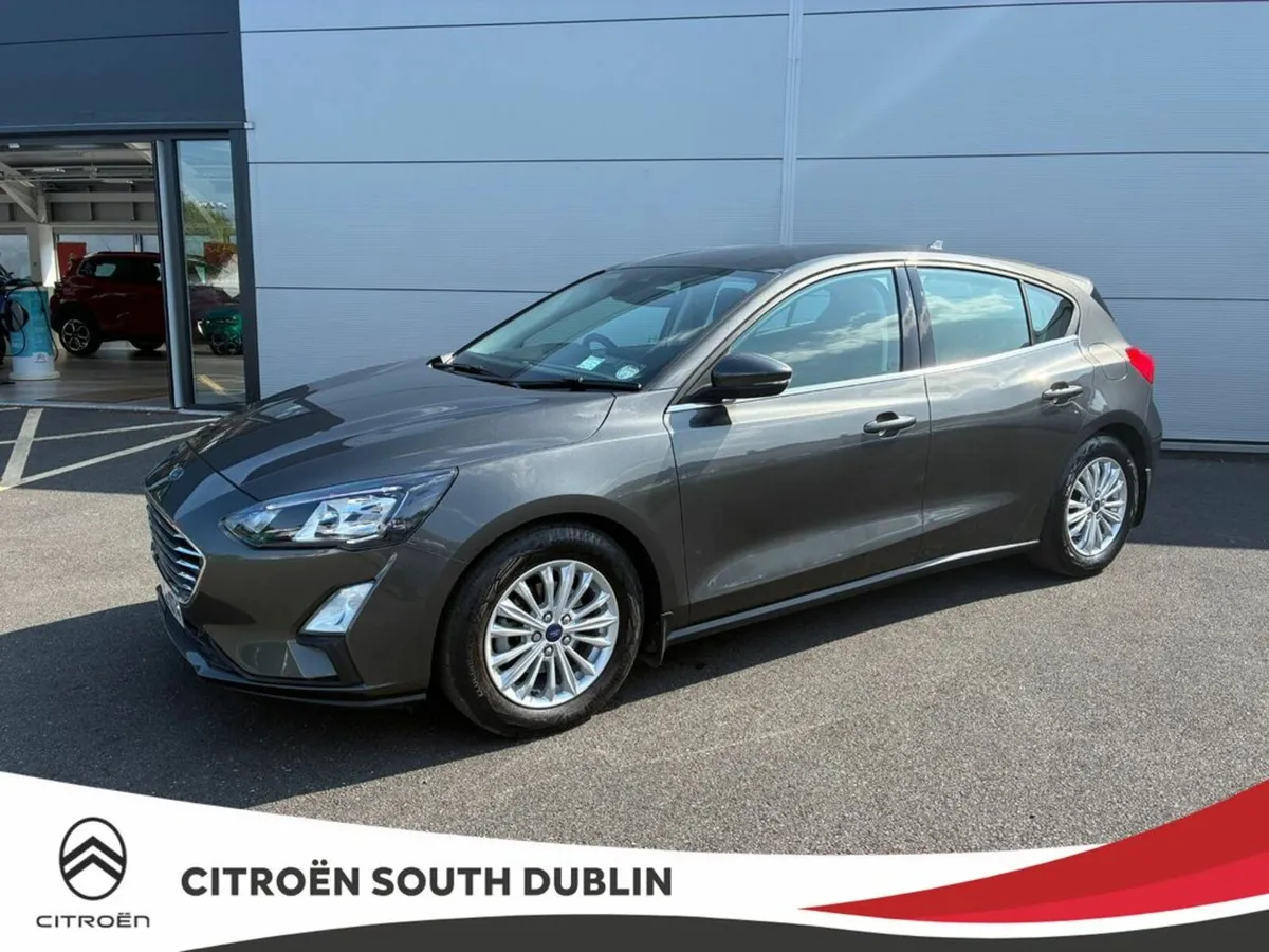 Ford Focus Titanium, Hatchback, Petrol, Manual, 39 - Image 1