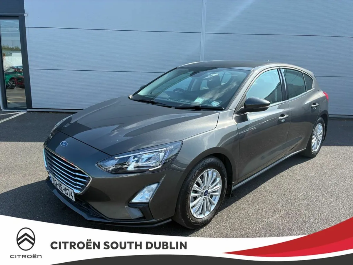 Ford Focus Titanium, Hatchback, Petrol, Manual, 39 - Image 2