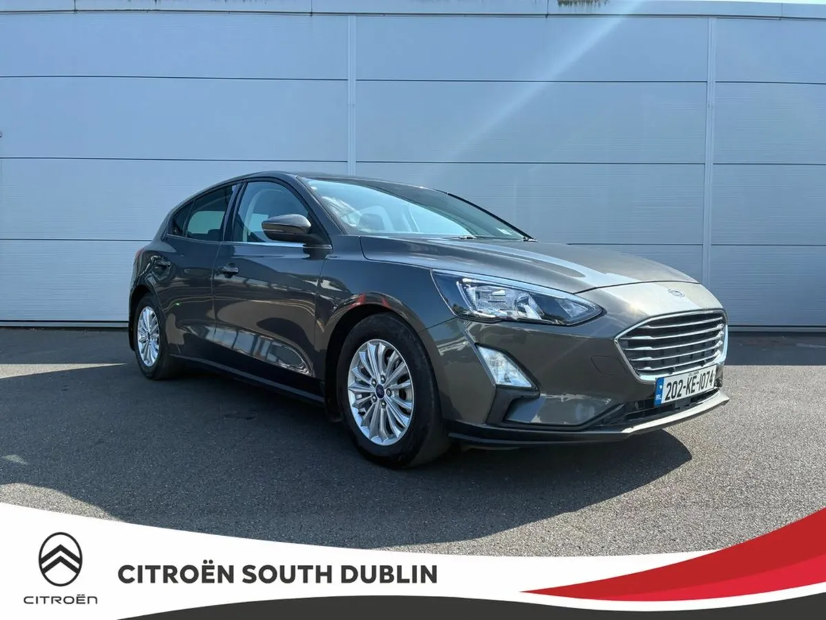Ford Focus Titanium, Hatchback, Petrol, Manual, 39 - Image 4