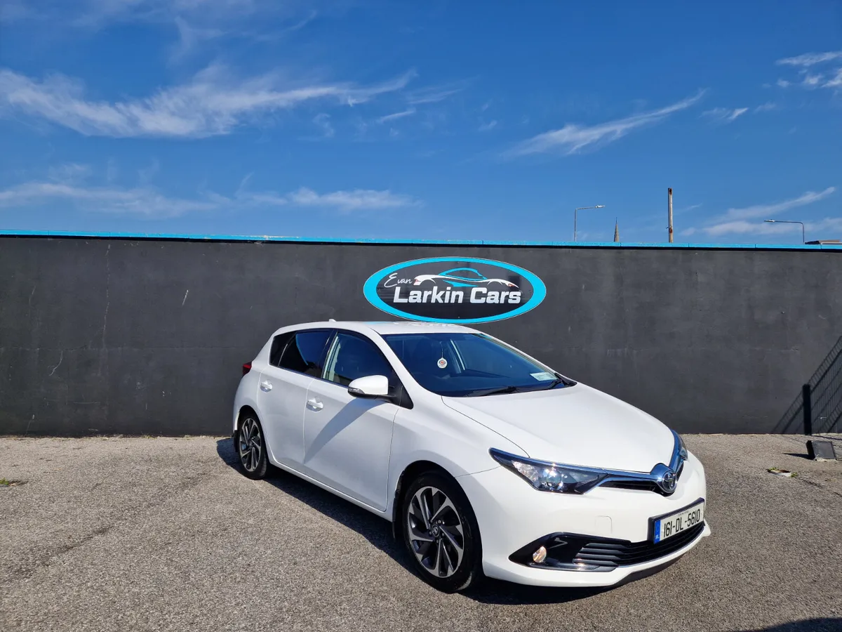 161 Toyota Auris 1.2 Petrol Low Miles Top Spec - Image 4