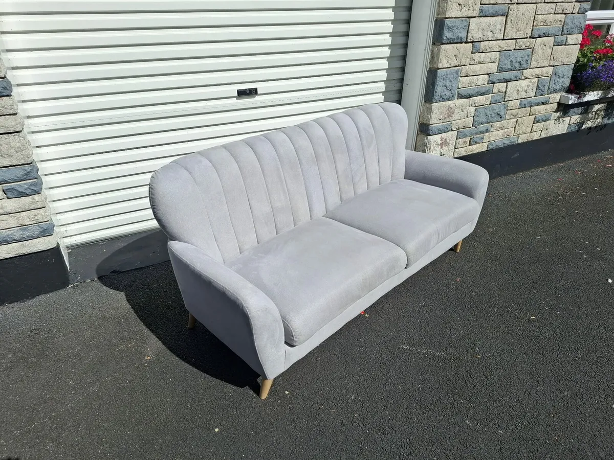 Couch - 2 seater sofa - Image 1