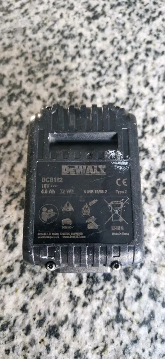 DeWalt 18V 4.0Ah Li-Ion XR Battery - Image 2