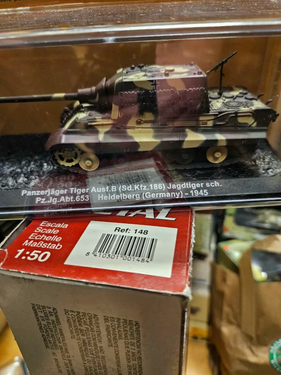 Corgi Atlas German WW2 Jadgtiger - Image 2