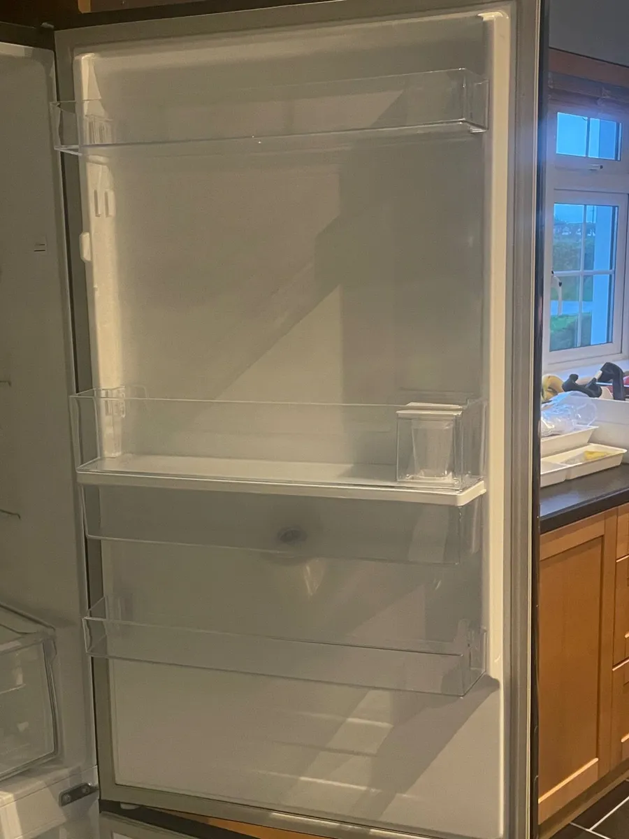 Fridgemaster fridge freezer - Image 3