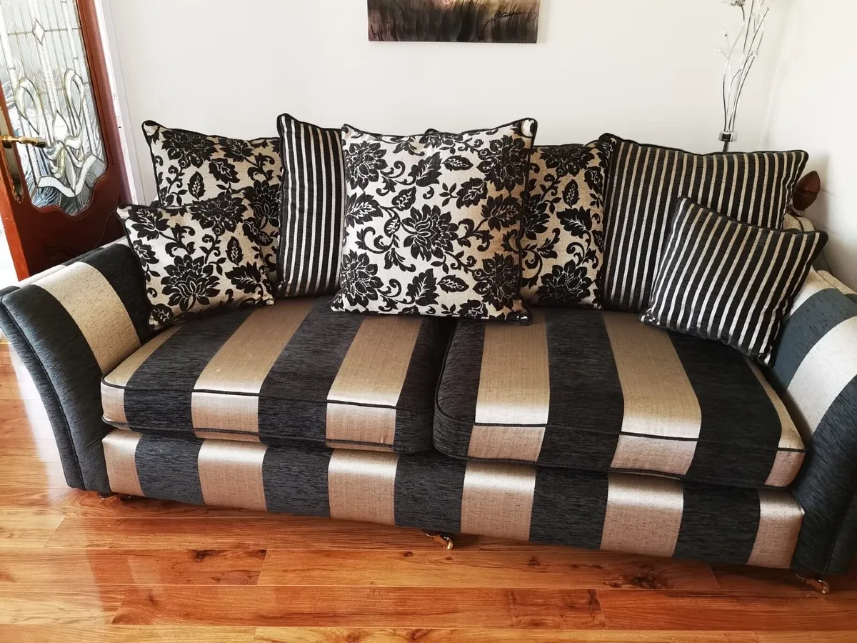 Couch - Image 4