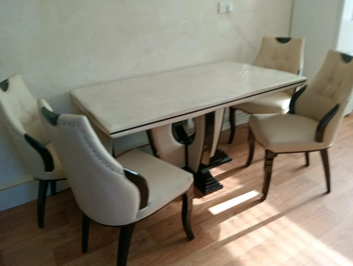 Marvel effect dining table  x,, 4 chairs - Image 1