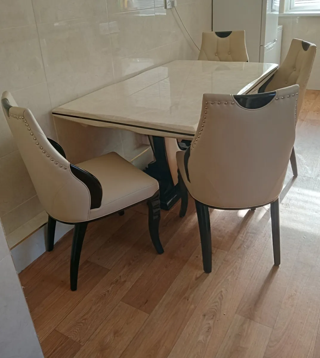 Marvel effect dining table  x,, 4 chairs - Image 4