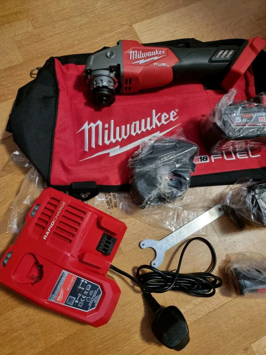 Milwaukee M18 Fuel 115mm Angle Grinder Kit - Image 3
