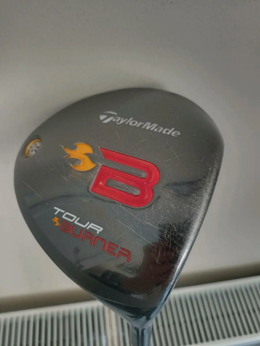 Taylormade golf driver. Right handed club. - Image 1
