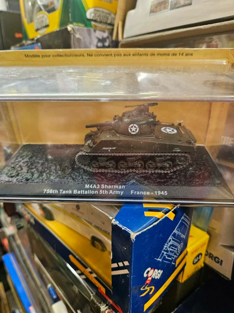 Corgi Atlas American WW2 Sherman Tank - Image 1