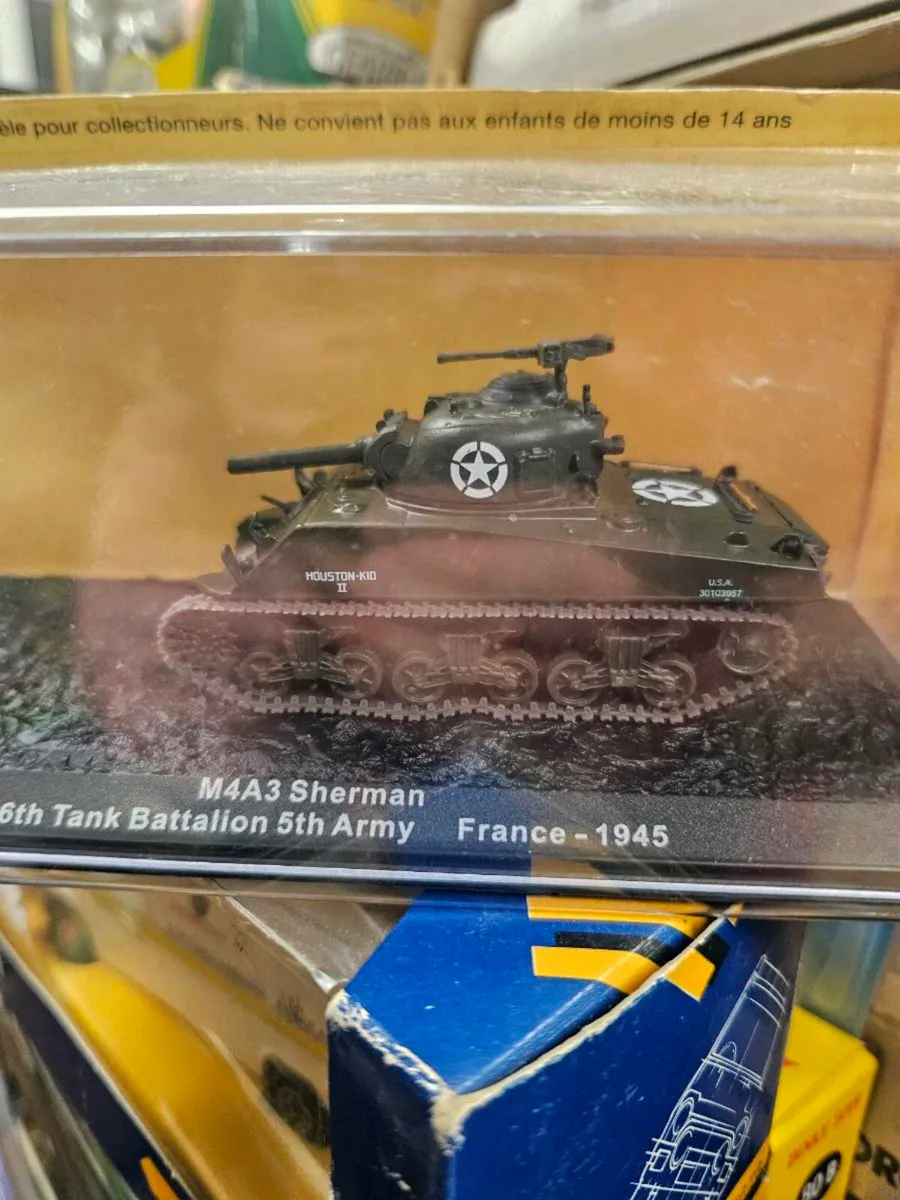 Corgi Atlas American WW2 Sherman Tank - Image 2