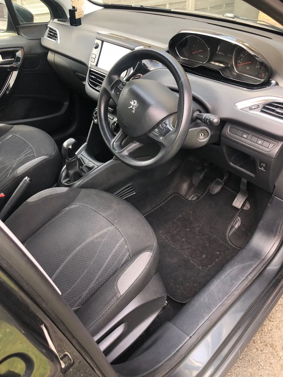 Peugeot 208 2013 1.4 hdi - Image 4
