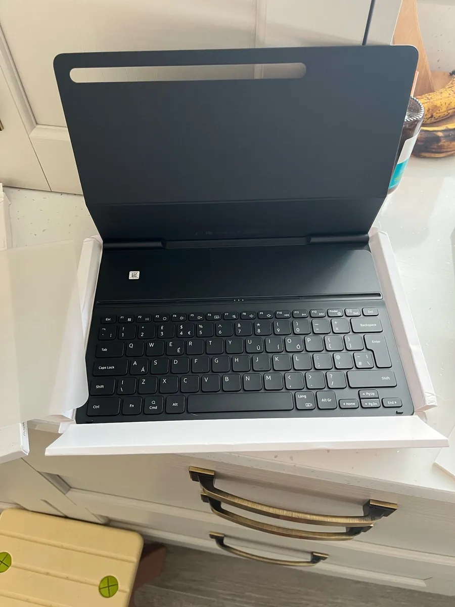 Galaxy S7FE case and keyboard - Image 1