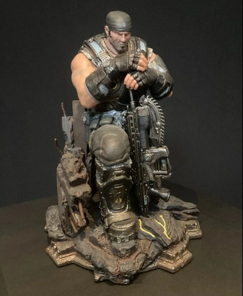 XBOX 360 -GEARS OF WAR STATUE - Image 1