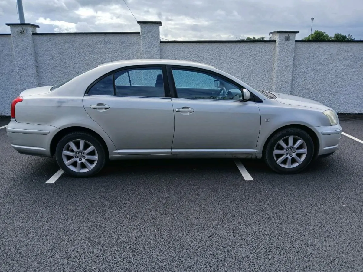03 Toyota Avensis - Image 1