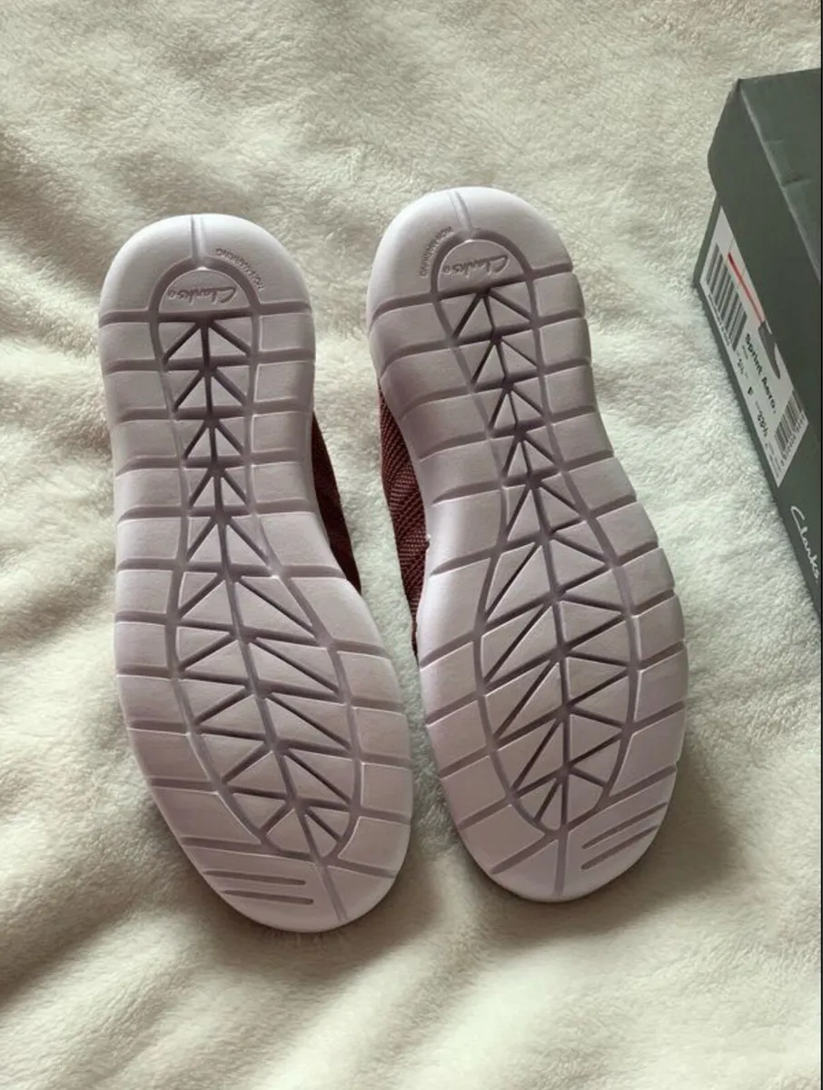 Clark’s shoes, size 1.5F - Image 4