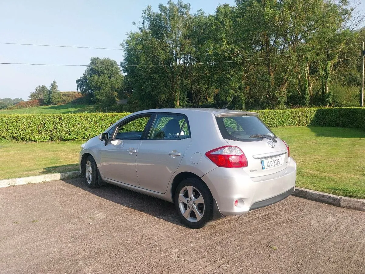 Toyota Auris Automatic - Image 1
