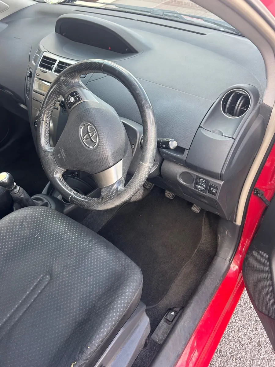 Toyota Yaris 2010 - Image 4