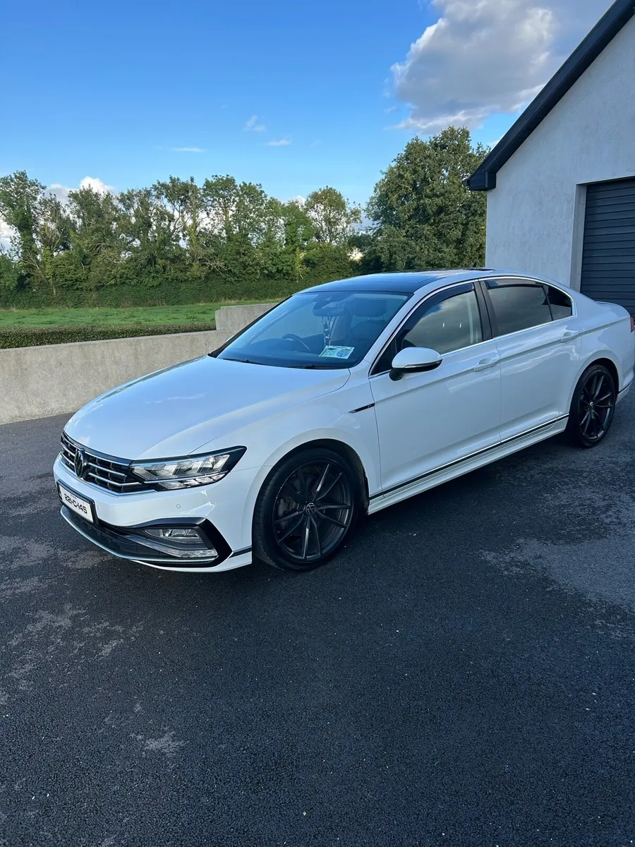 Volkswagen Passat R- Line - Image 2