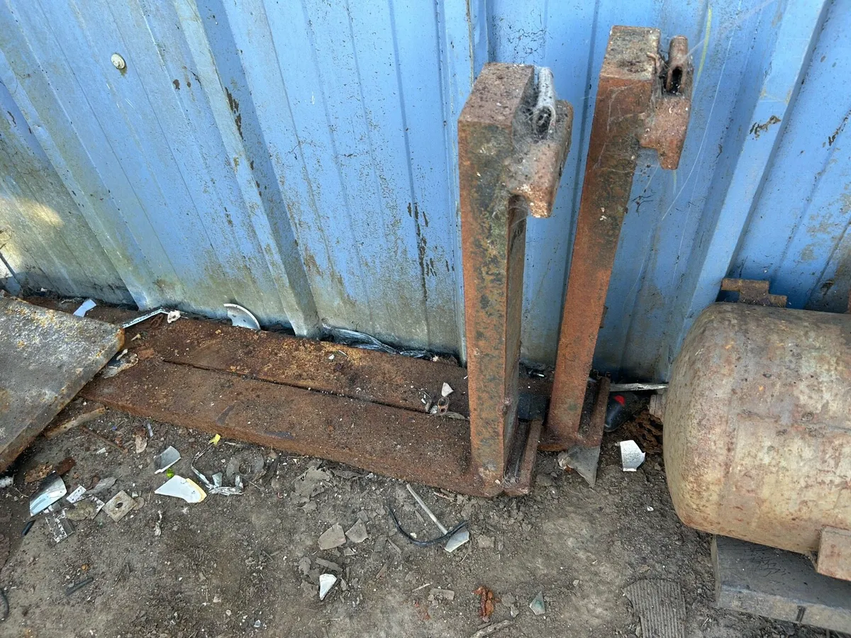 Hydraulic Rams - Image 1