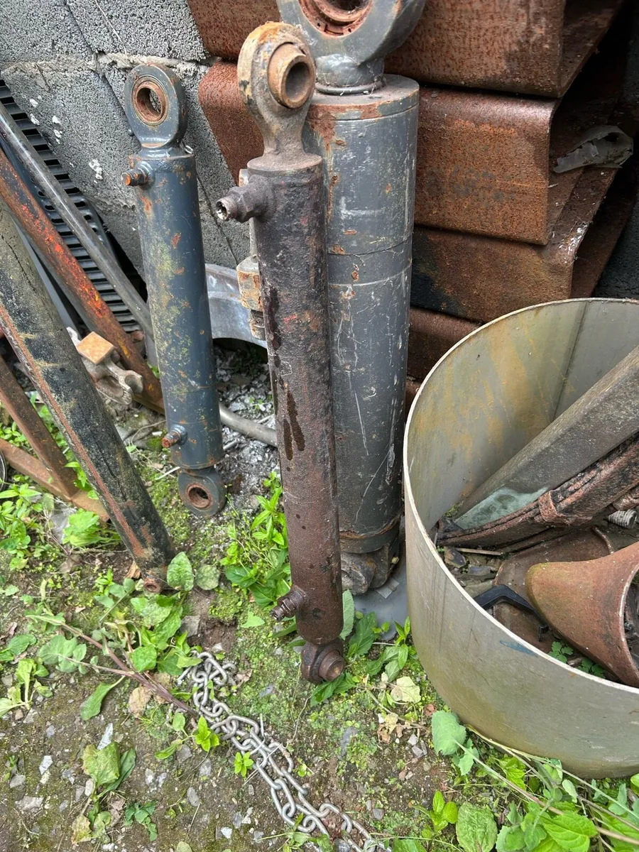 Hydraulic Rams - Image 3