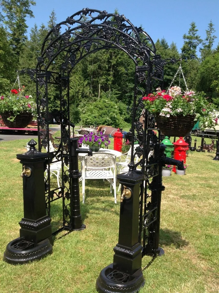 Cast iron Arches & dog bowls Garden furniture - Image 4