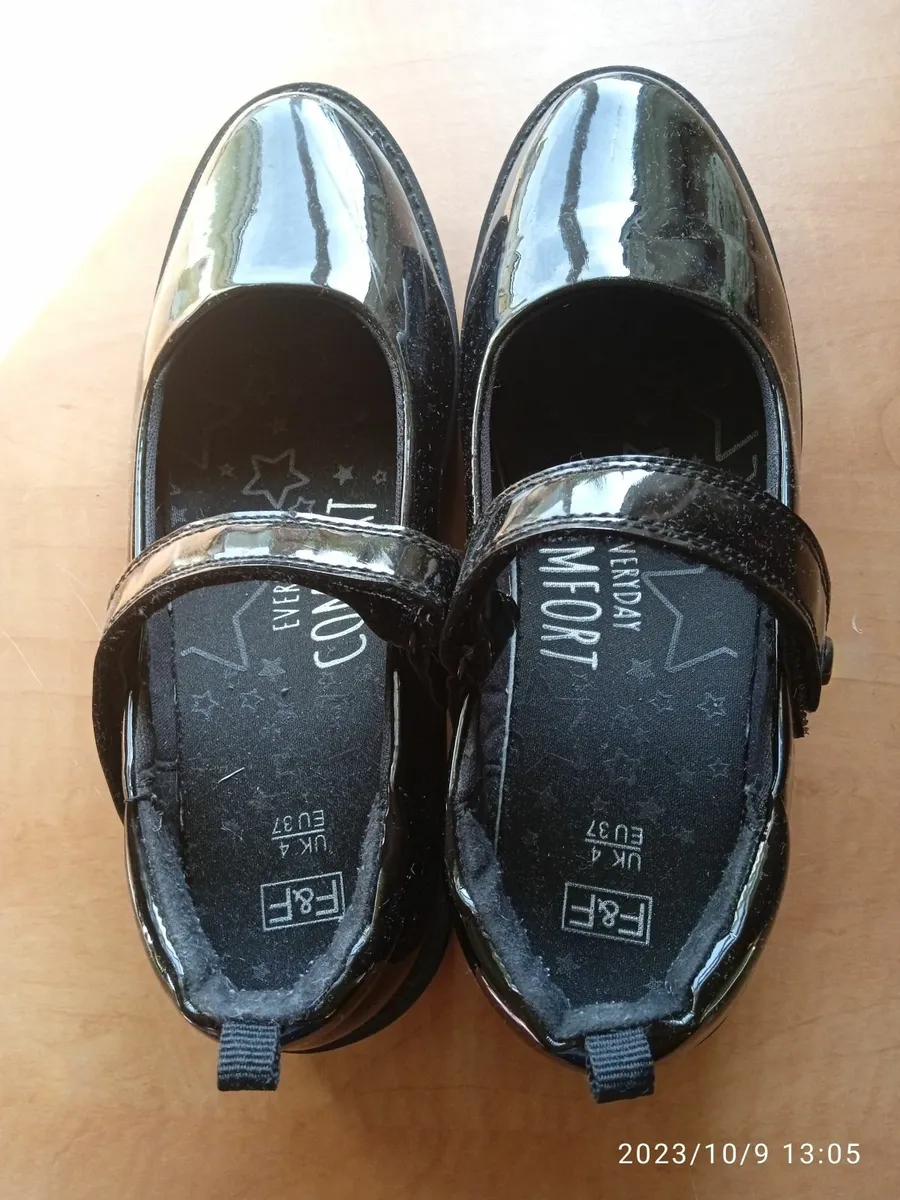 2 pairs girls shoes - Image 4