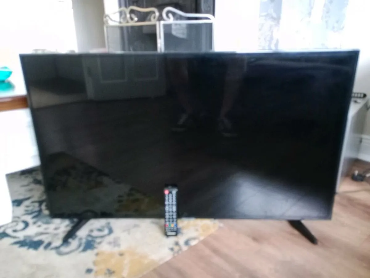 Samsung 43" UHD 4K TV UE43NU7020K - Image 1