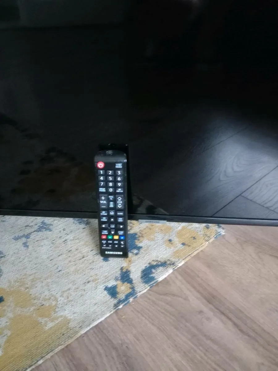 Samsung 43" UHD 4K TV UE43NU7020K - Image 2