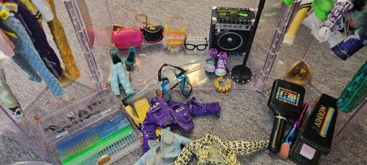 Rainbow High Wardrobe plus lots of clothes accessories - Image 4