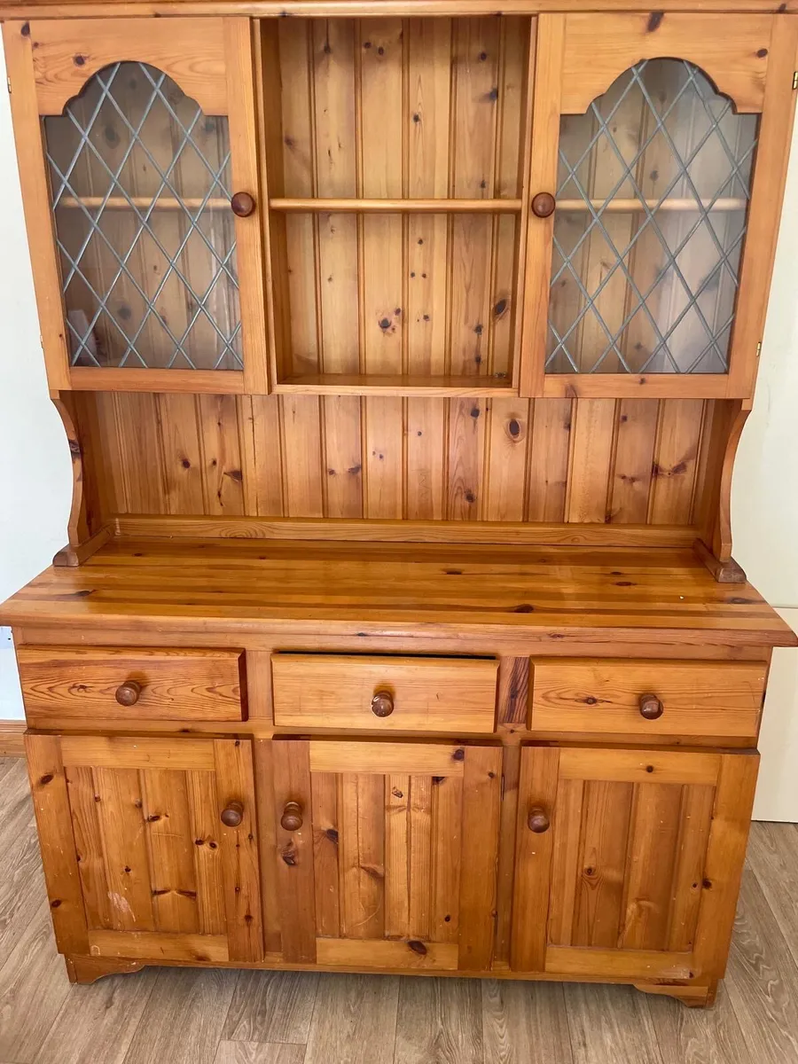 Cabinet - Image 1