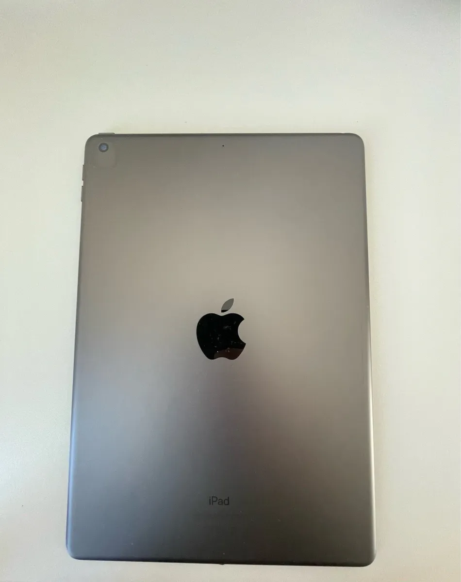 8th gen iPad - Image 2