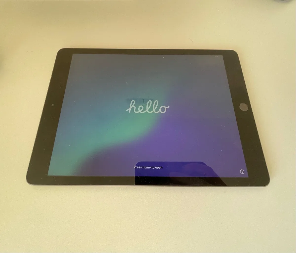 8th gen iPad - Image 3