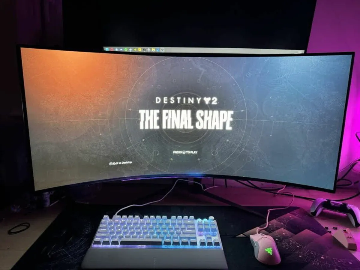 LG UltraGear Gaming Monitor OLED Curved - Image 2