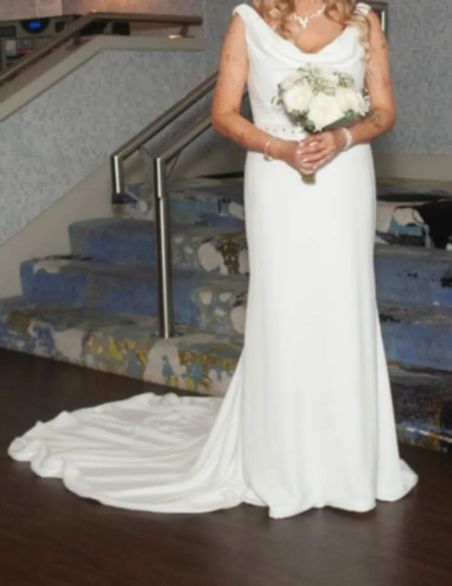 Wedding dress - Image 2