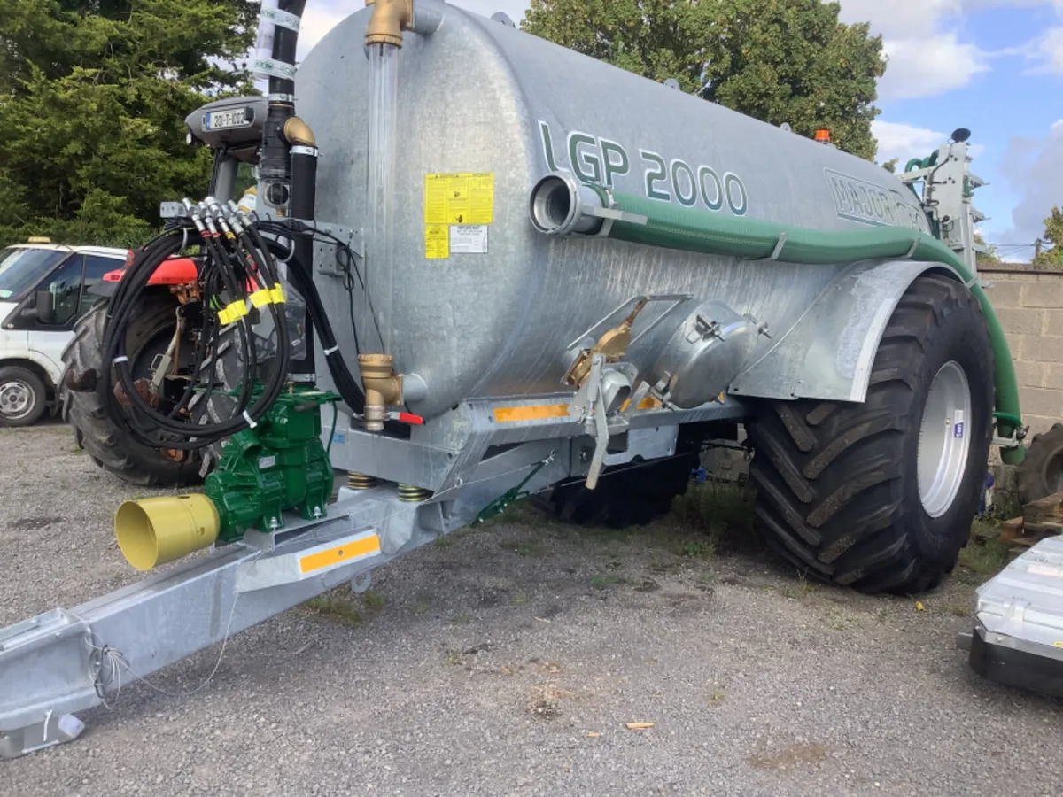 New Major 2000 LGP tank with trailing shoe. - Image 1