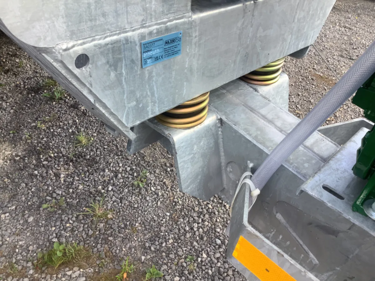 New Major 2000 LGP tank with trailing shoe. - Image 3