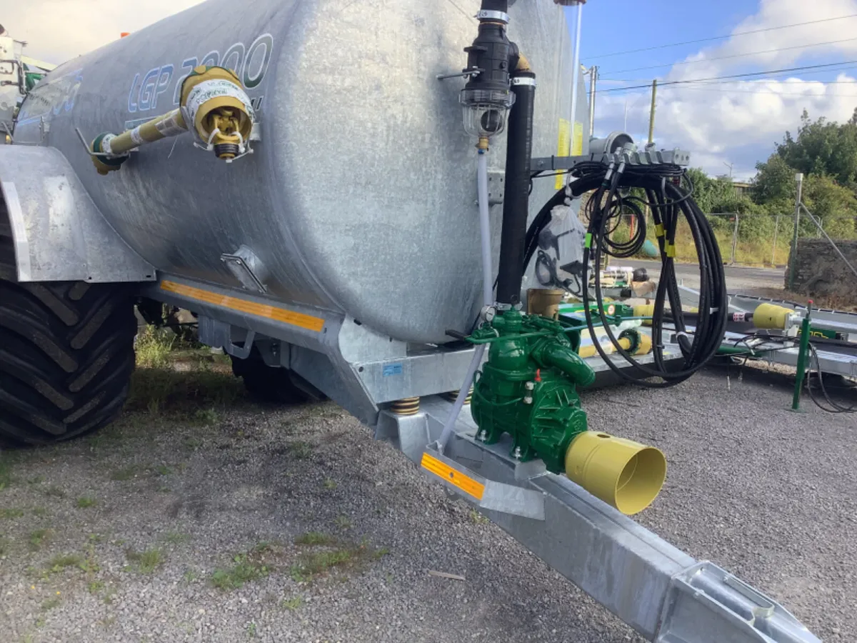 New Major 2000 LGP tank with trailing shoe. - Image 2