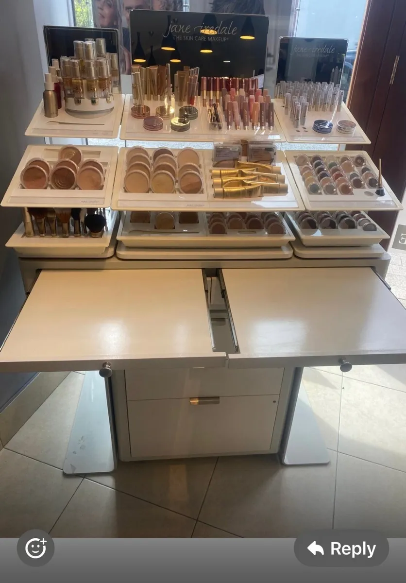 Makeup stand - Image 1