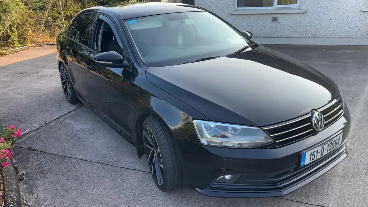 Volkswagen Jetta 2015 - Image 2