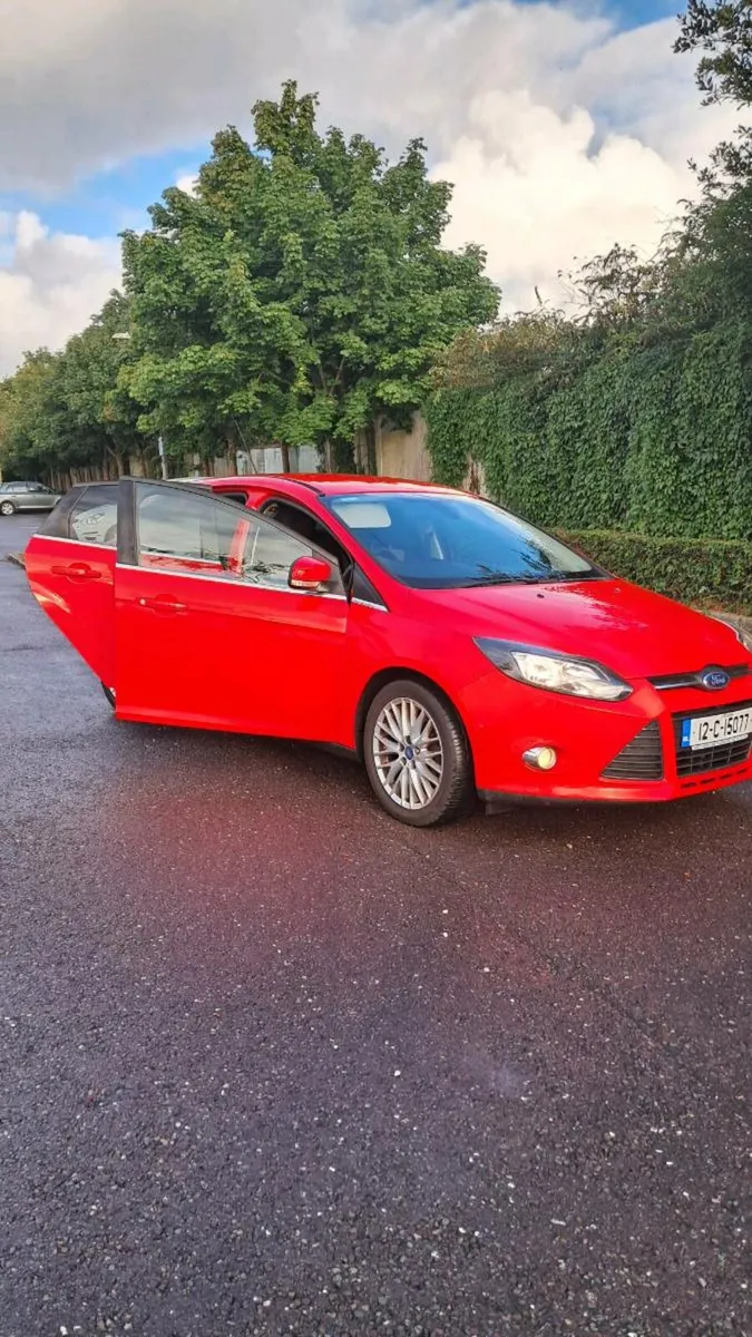 Ford Focus Zetec Red - Image 3