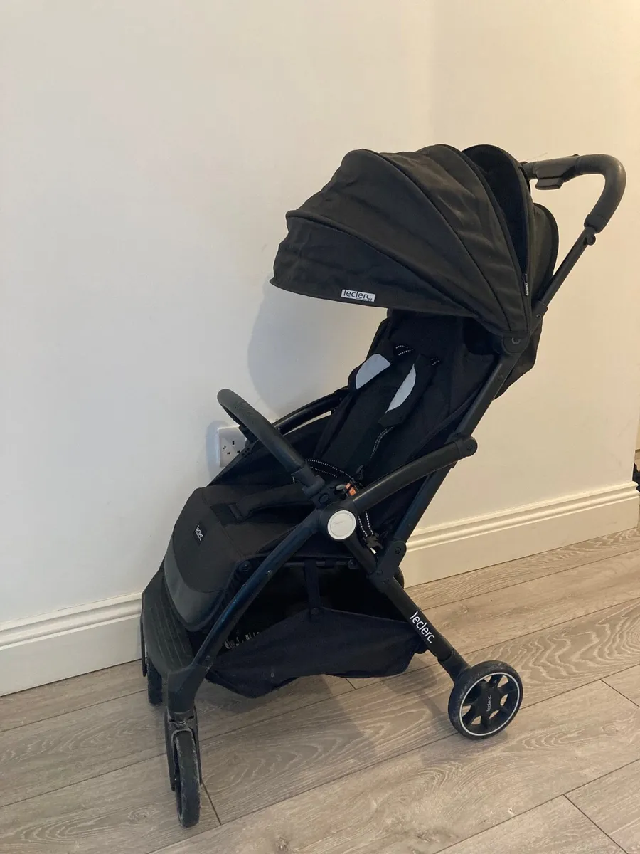 Auto folding stroller (leclerc) - Image 1