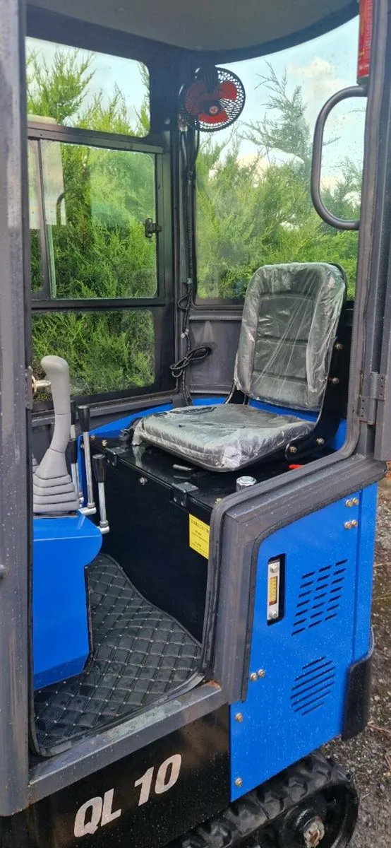 1 Ton Qilu Excavator Package w/9 Attachments - Image 3