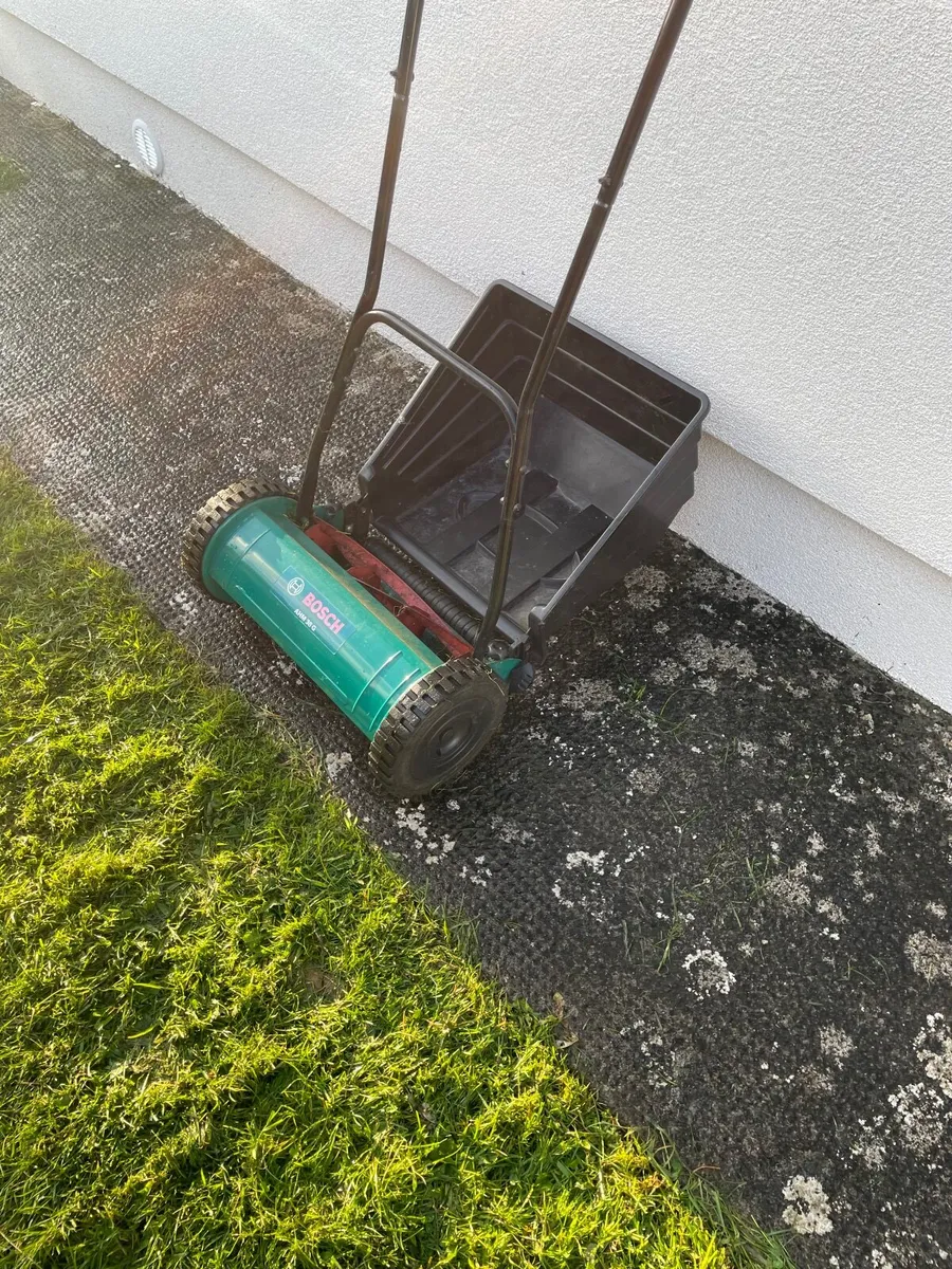 Bosch self push lawnmower - Image 1