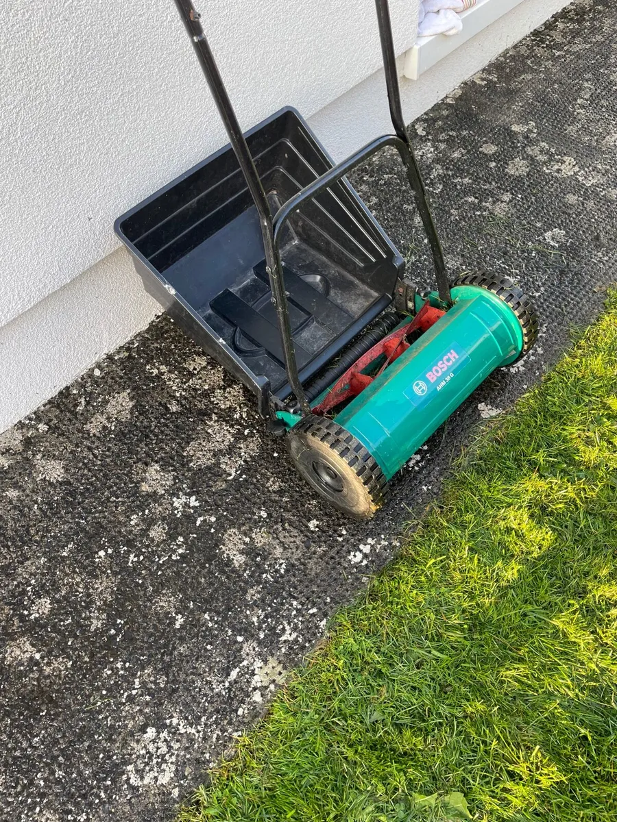 Bosch self push lawnmower - Image 2