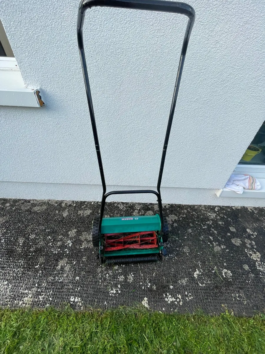 Bosch self push lawnmower - Image 3