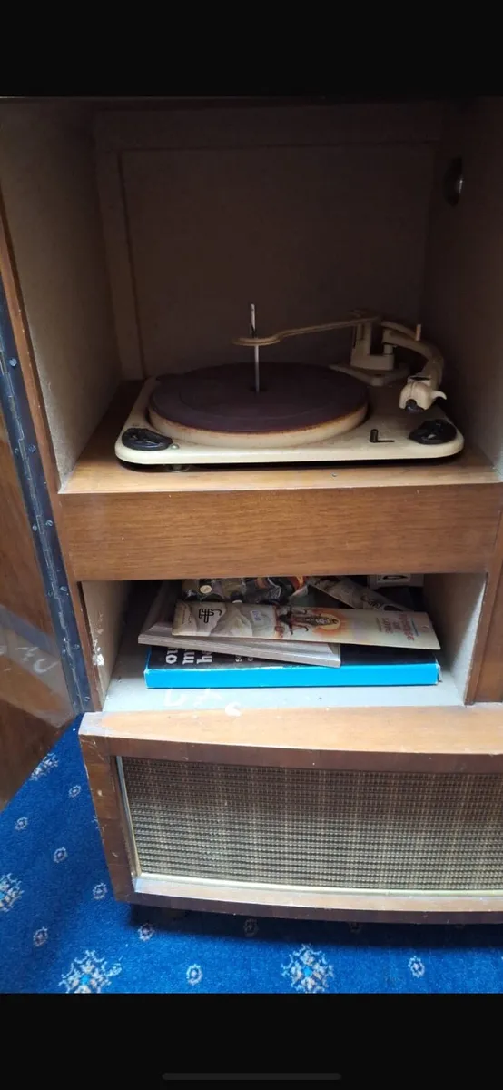 Vintage record player cabinet - Image 4