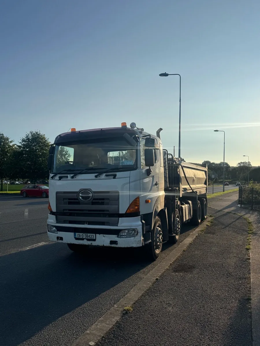 2013 Hino 700 Tipper Grab - Image 1